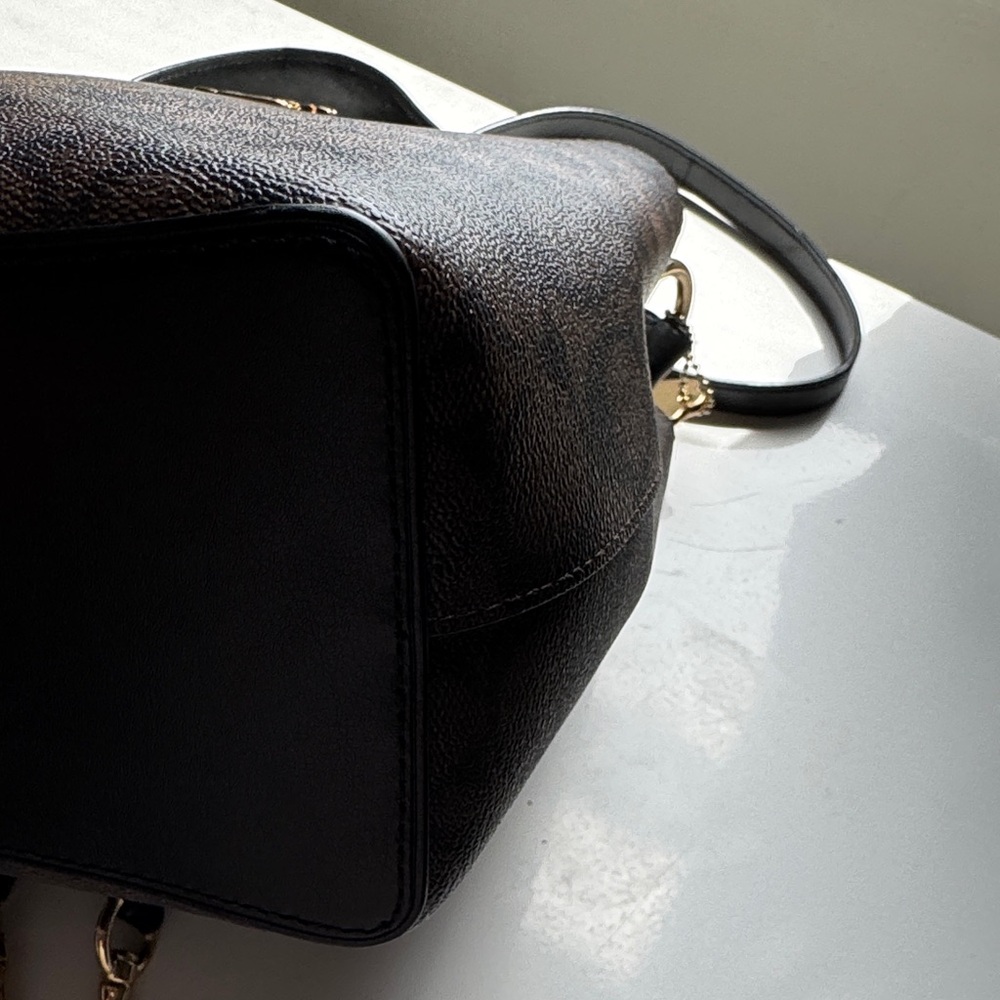 Coach Black Signature Bucket Shoulder Bag with Gold Hardware - Picture 5 of 10
